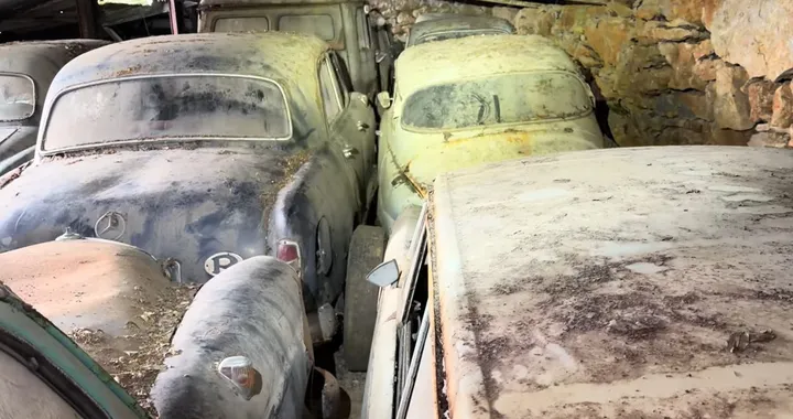 Scopre oltre 60 auto classiche abbandonate: ci sono rarità dimenticate da decenni