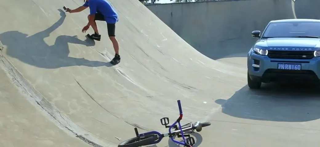 Range Rover Evoque Skate Park 2.mp4