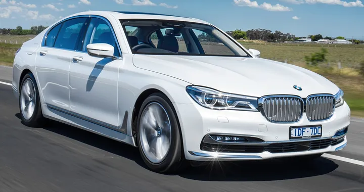 BMW 730i: l'ammiraglia col 4 cilindri