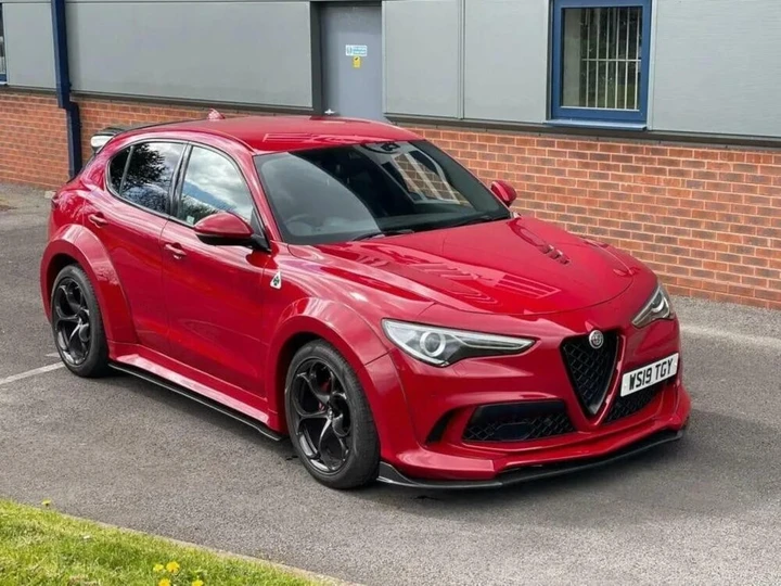 Alfa Romeo: in vendita uno Stelvio Quadrifoglio elaborato con dubbio gusto