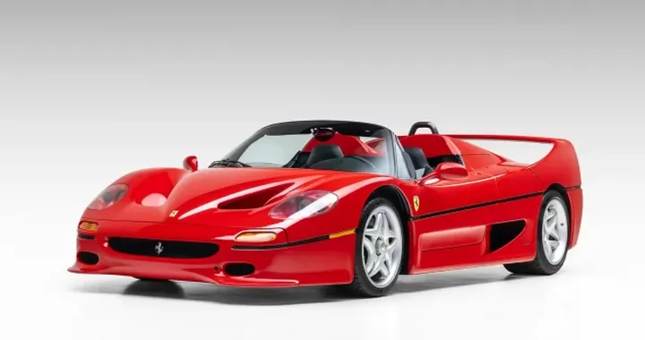In vendita una collezione ricca di Ferrari e Lamborghini: asta da sogno