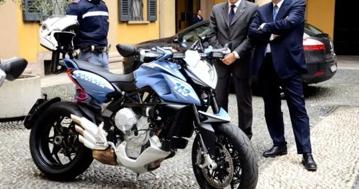MV Agusta Rivale 800 nell'arsenale della Polizia di Stato di Milano [Video]