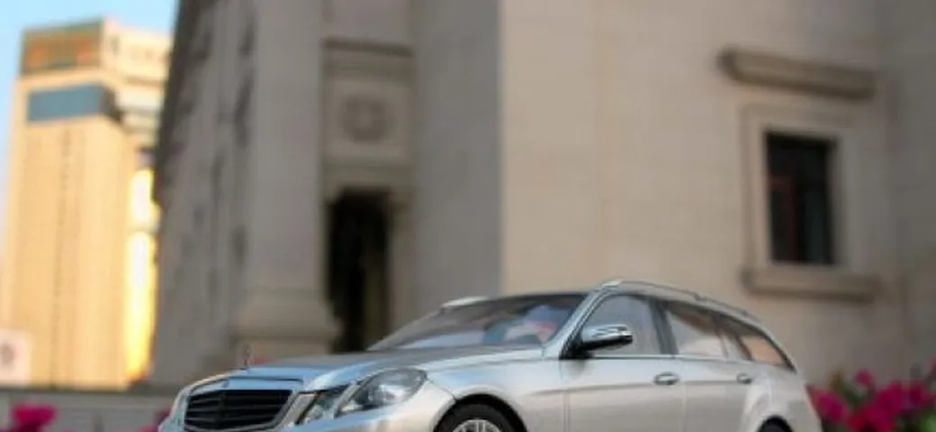 Mercedes Classe E Station Wagon: le prime immagini ufficiali. Del modellino...