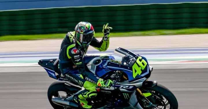 MotoGP, Rossi sulla R1, Zarco sulla Panigale V4, Rins sulla GSX-R1000R: i piloti tornano in pista