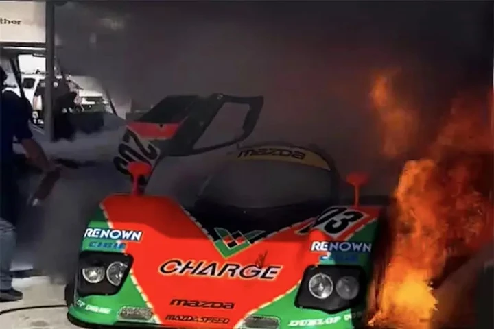 In fiamme a Laguna Seca, paura per la rarissima auto da oltre 2 milioni