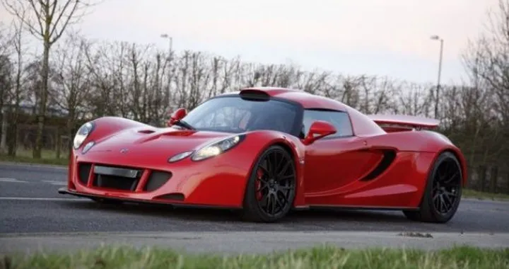 Hennessey Venom GT in rosso