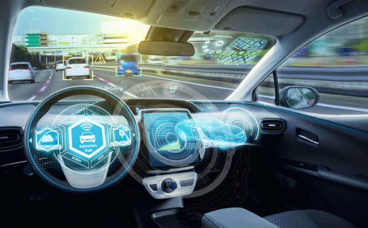 L’UE impone nuovi sistemi di sicurezza: le auto controlleranno anche il conducente