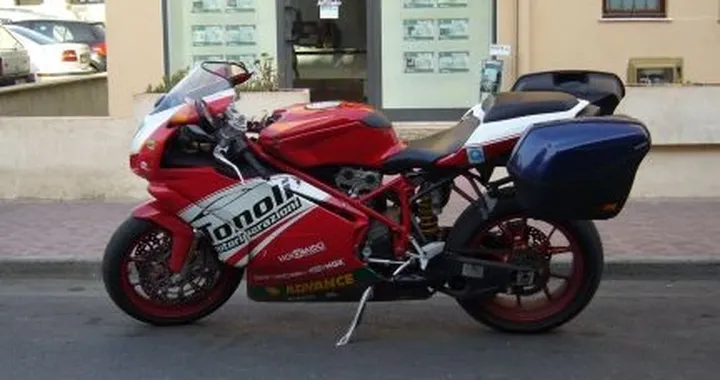 Foto del Giorno: una Ducati 999 touring