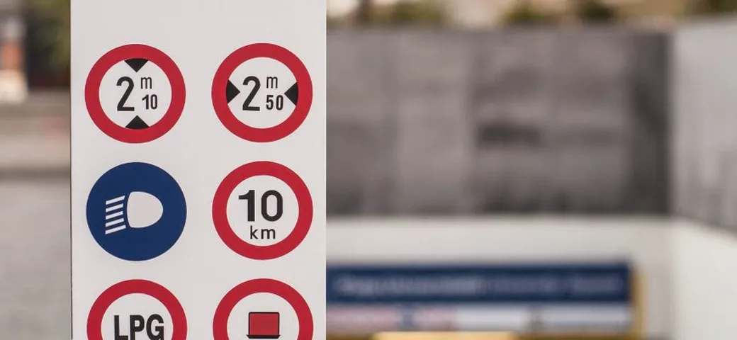Bug informatico in Francia: 17.571 euro per due ore di parcheggio