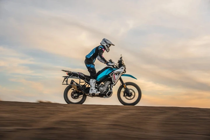 CFMoto 450MT: nata per l’avventura, pronta a dominare ogni terreno