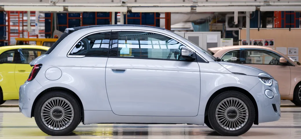 Fiat 500 Ibrida, a Mirafiori spunta il primo esemplare: l'auto del rilancio è quasi pronta