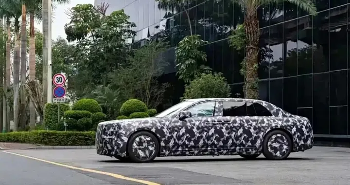 BYD prepara una limousine di lusso lunga 5,5 metri: sfida a Maybach con super prezzo