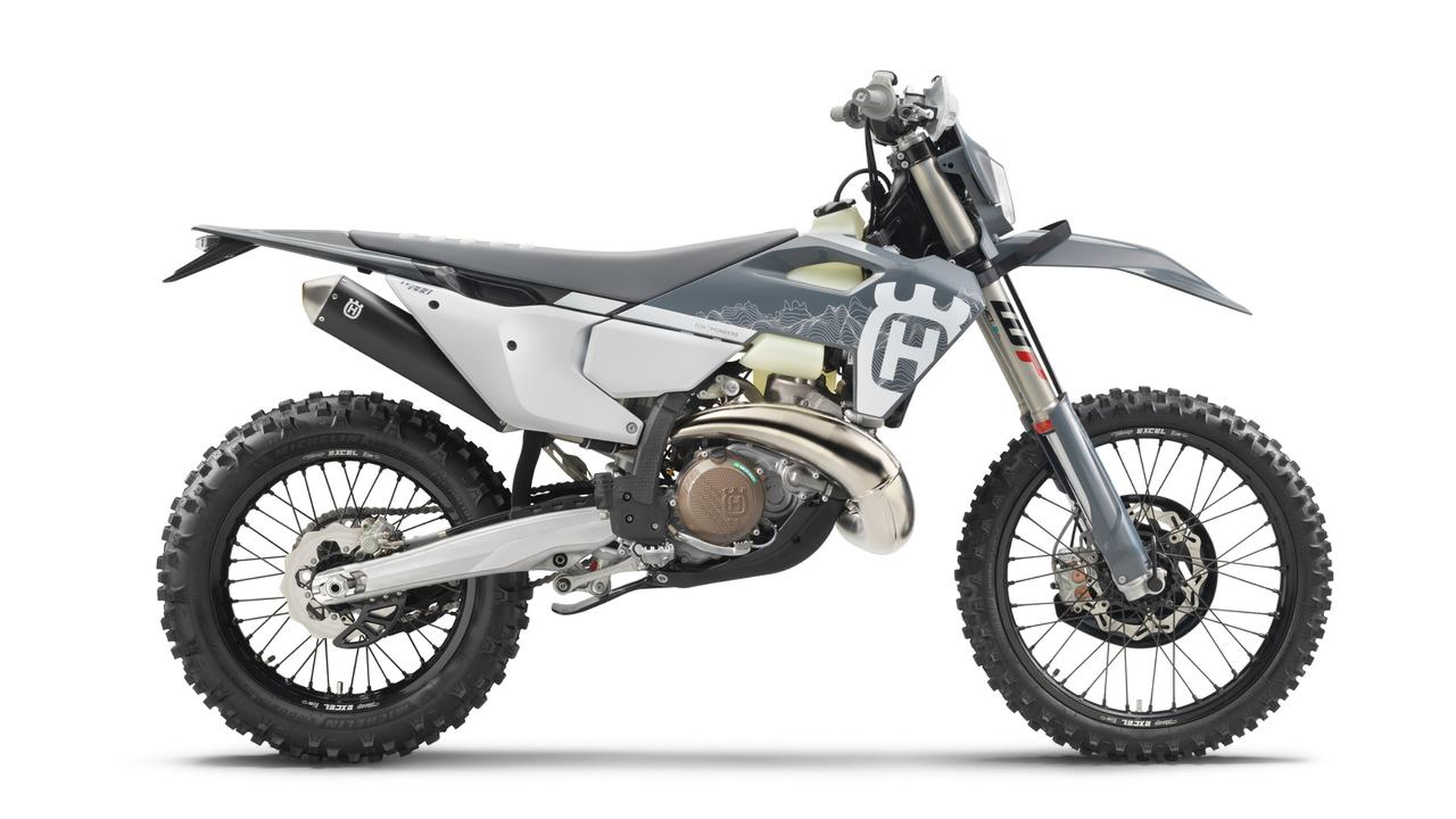 husqvarna-fe-pro-e-te-pro-2024-debuttano-le-nuove-moto-da-enduro-foto