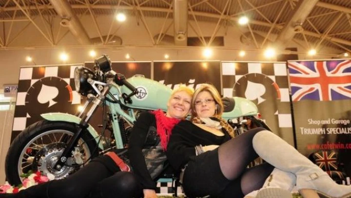 Motodays 2012: aspiranti sexy bikers. Gli scatti dal salone di Roma