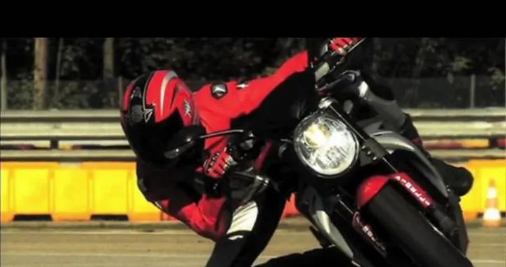 Video presentazione Pirelli Diablo Rosso Corsa