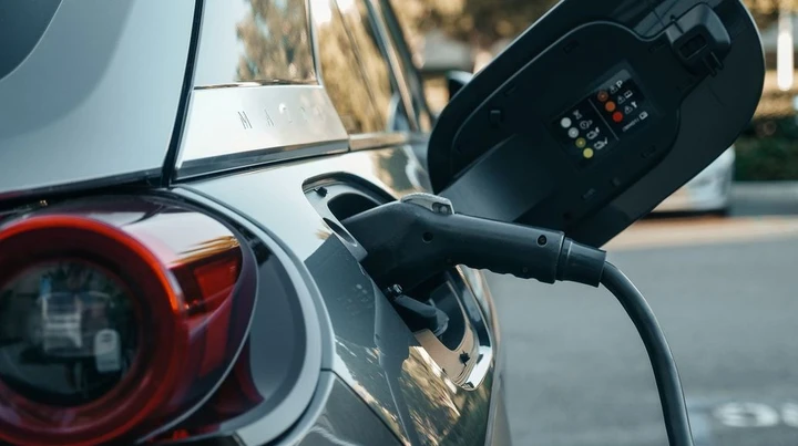 Stop alle vendite auto benzina e diesel dal 2035: non piace agli automobilisti italiani