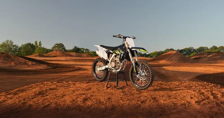 Triumph TF 250-X: il brand svela la sua prima moto da motocross [FOTO e VIDEO]