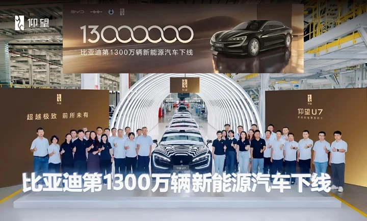 BYD supera i 13 milioni di auto elettrificate: il merito è di una berlina