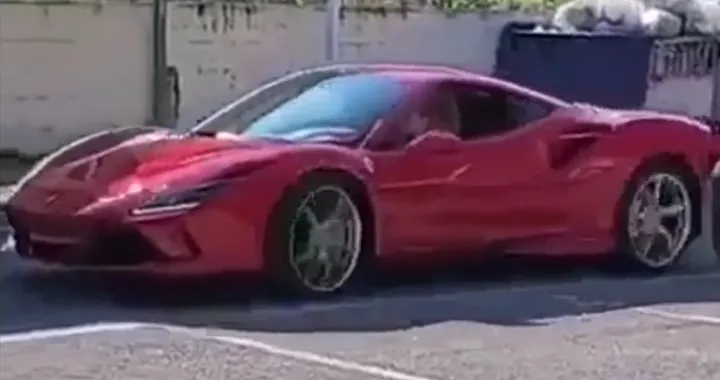 Napoli, bambino di 11 anni guida una Ferrari F8 Tributo [Video]