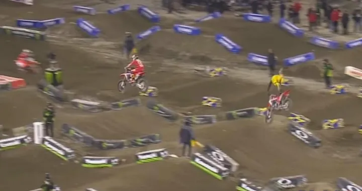 AMA Supercross, Ken Roczen cade ad Anaheim [Video]