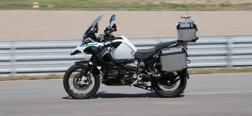 Moto a guida autonoma: BMW guarda già al futuro