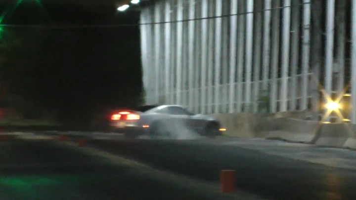 Drag race con crash per la Ford Mustang [Video]