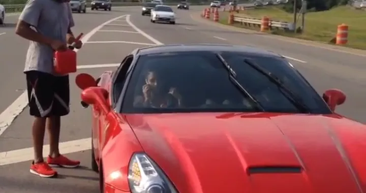 Ferrari California: un giocatore del campionato NBA resta senza benzina in autostrada