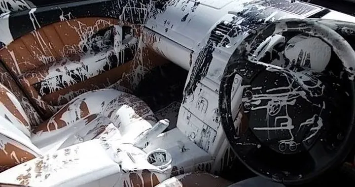 Mai trasportare una latta di vernice dentro una Maserati