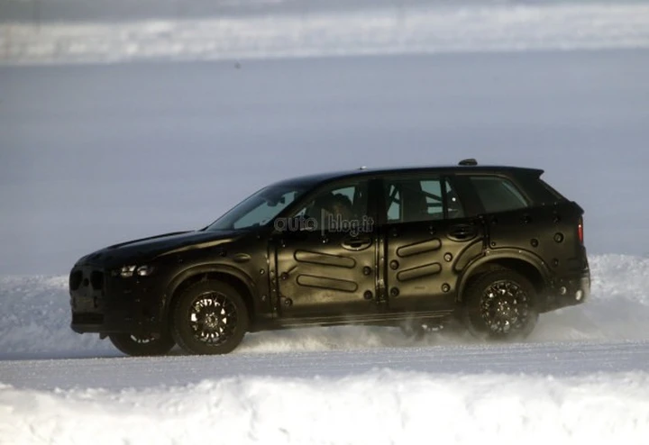 Volvo XC90 2015: nuove foto spia
