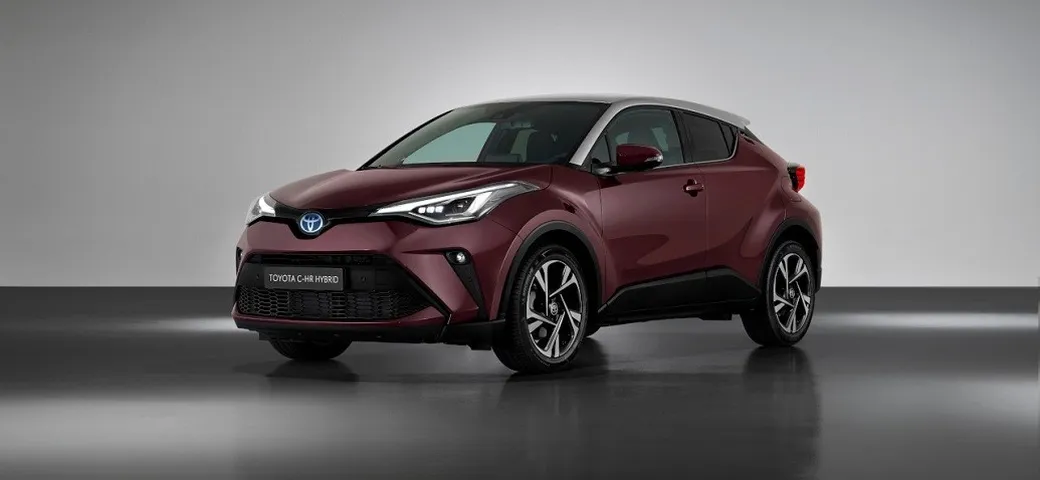Toyota C-HR restyling 2022: novità, interni, motori