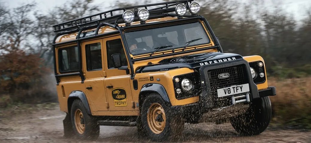Land Rover Defender Works V8 Trophy: rinasce l’iconico off-road