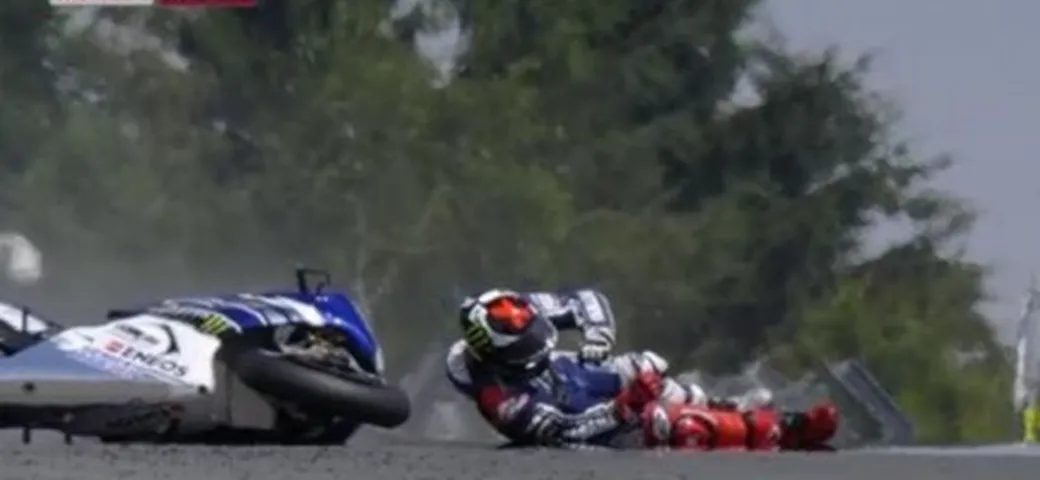 MotoGP Sachsenring, tante cadute: perché? Piloti, eroi o kamikaze?
