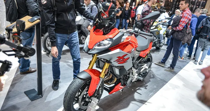 EICMA 2019: BMW presenta F 900 R ed F 900 XR