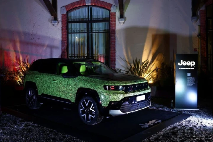 Jeep Compass trasformata in opera d'arte da Galo al party GQ
