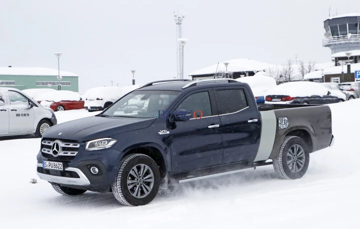 Mercedes Classe X: foto spia della long version