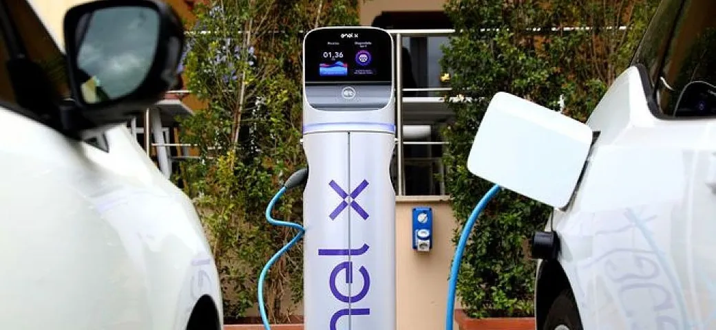 Enel X: aumento delle tariffe a consumo per le colonnine di ricarica