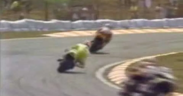 Traverso pazzesco con fumata di Randy Mamola GP500