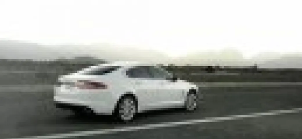 Video: Jaguar XF, XKR-S e XJ a Pratica di Mare