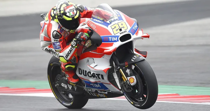 Rivoluzione in Ducati: Iannone e Miller nel team ufficiale?