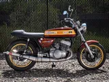 Suzuki T500 Titan: un tributo alla leggenda Jack Findlay