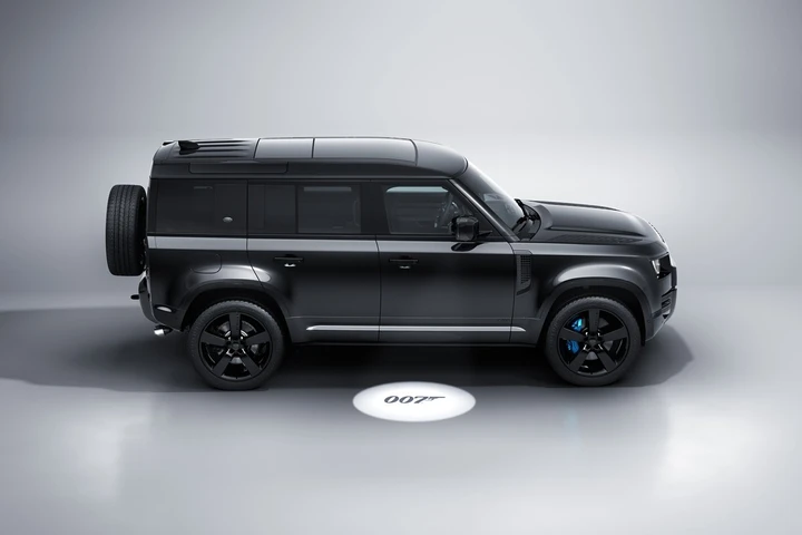 Land Rover Defender: ecco la versione speciale Bond Edition