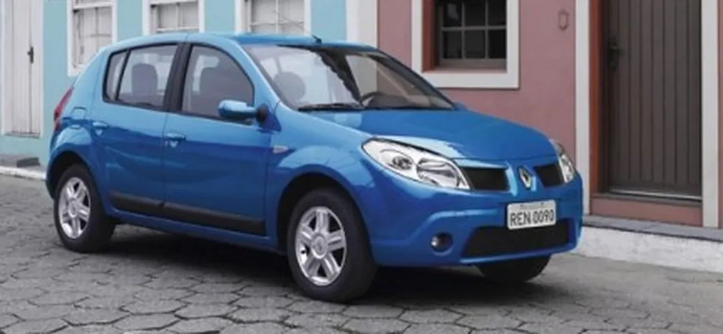 Prime immagini della Dacia Sandero