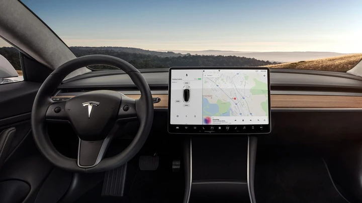 Tesla, troppi gli incidenti dei veicoli a guida autonoma in pochi mesi