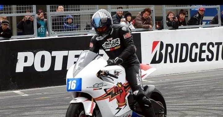 John McGuinness correrà il TT Zero con la Mugen elettrica