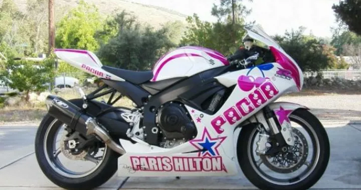 All'asta per beneficenza le carene GSX-R autografate da Paris Hilton e Jay Leno