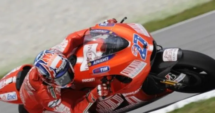 MotoGP a Valencia: velocissimo Stoner in pole, seguito da Pedrosa e Lorenzo