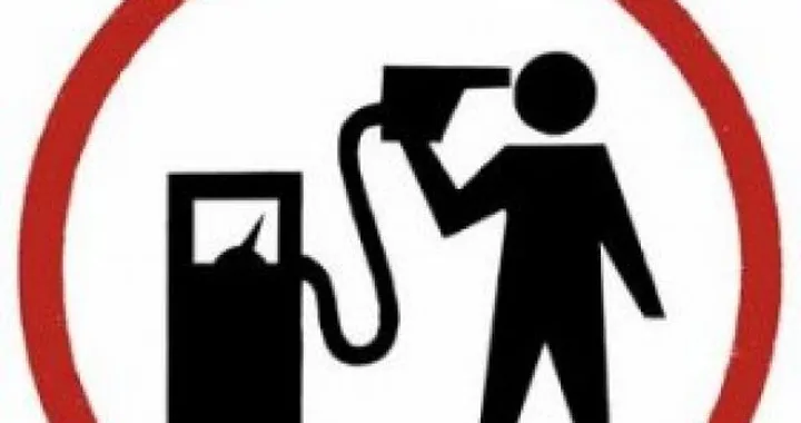 Aumentano le accise sulla benzina per finanziare il FUS: le reazioni