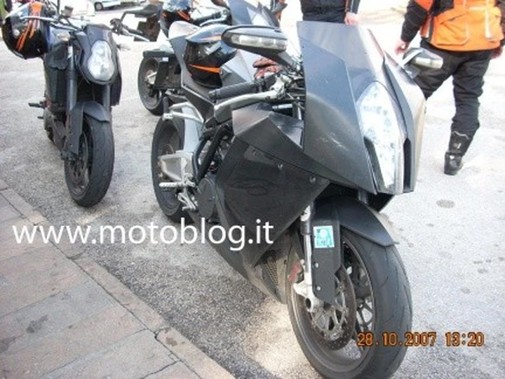 KTM 1190 RC8 - foto spia