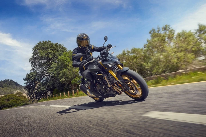 Honda CB1000 Hornet 2025: la naked che sconvolge i limiti con potenza da brivido