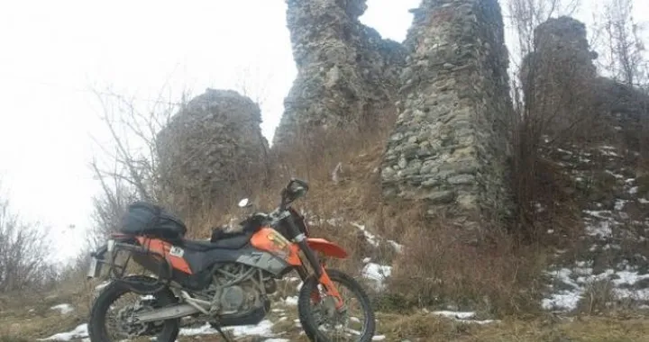 Foto del giorno: KTM 690 Enduro sulle nevi della Romania